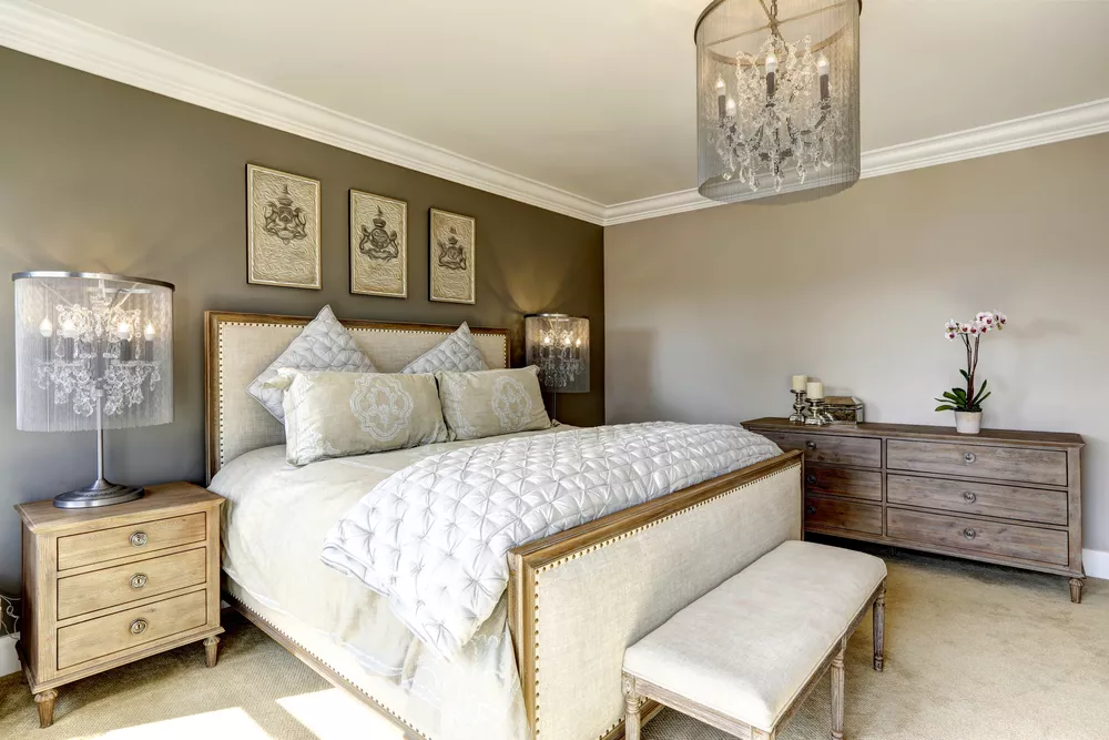 Transform Your Bedroom: Blend Vintage & Modern Styles