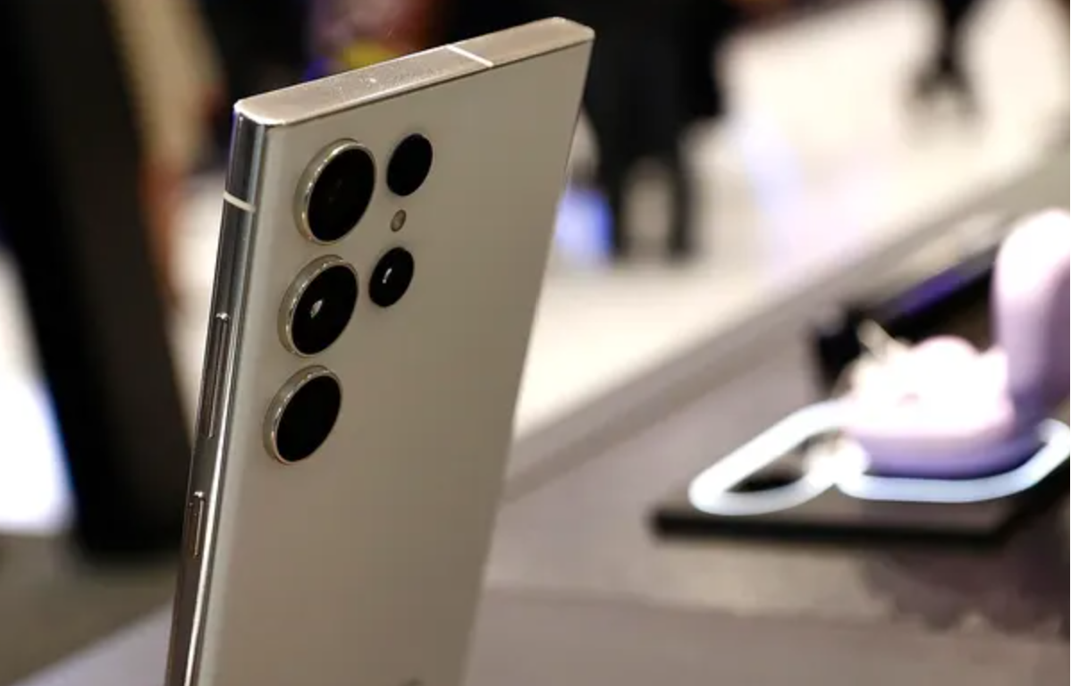 Samsung Aims High with AI-Powered Galaxy S24 Launch