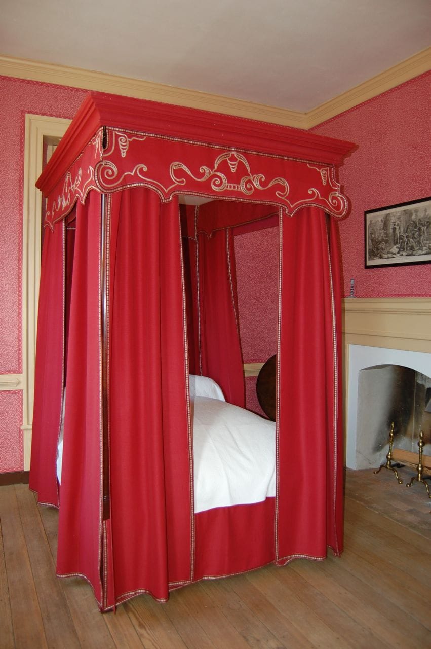 Exploring Canopy Beds: Style, History, and Bedroom Fit